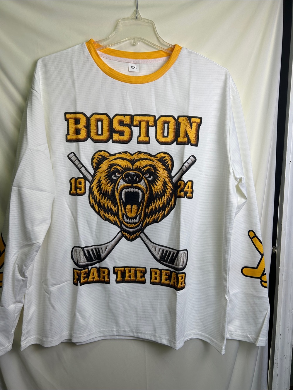 Boston 'Fear The Bear' Long Sleeve Hockey Tee - White/Gold